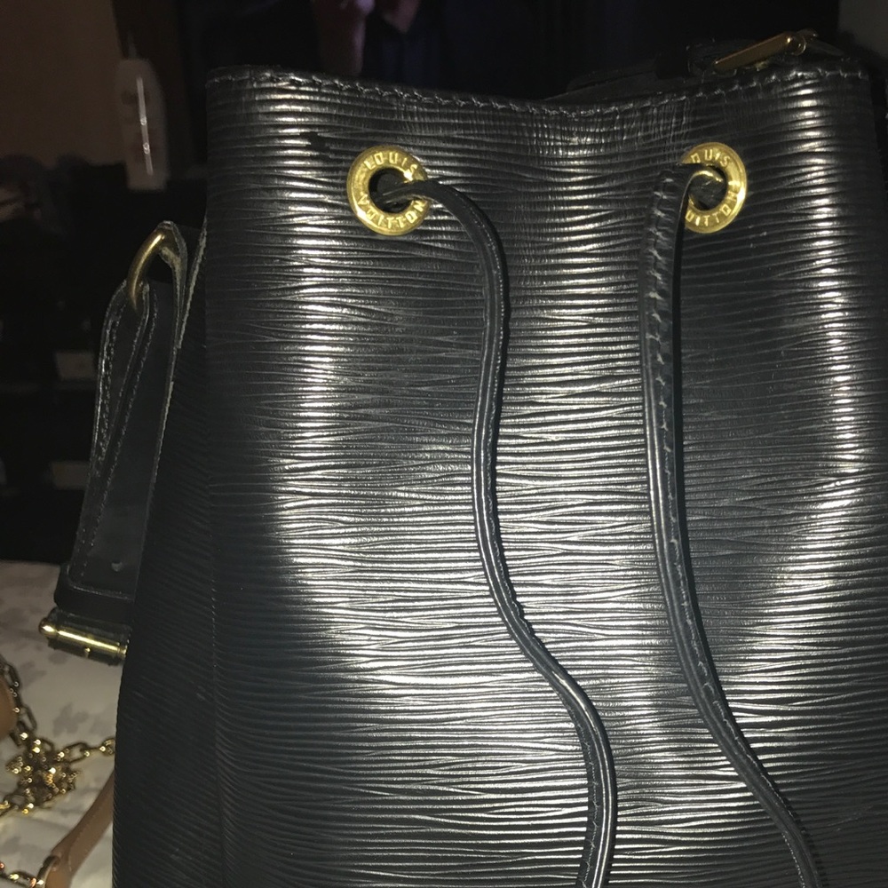 LOUIS VUITTON EPI NOE BUCKET BAG