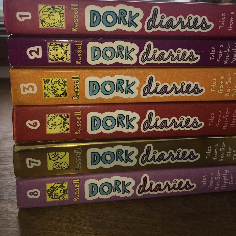 Dork diaries set 1,2,3,6,7,8 ( six books)