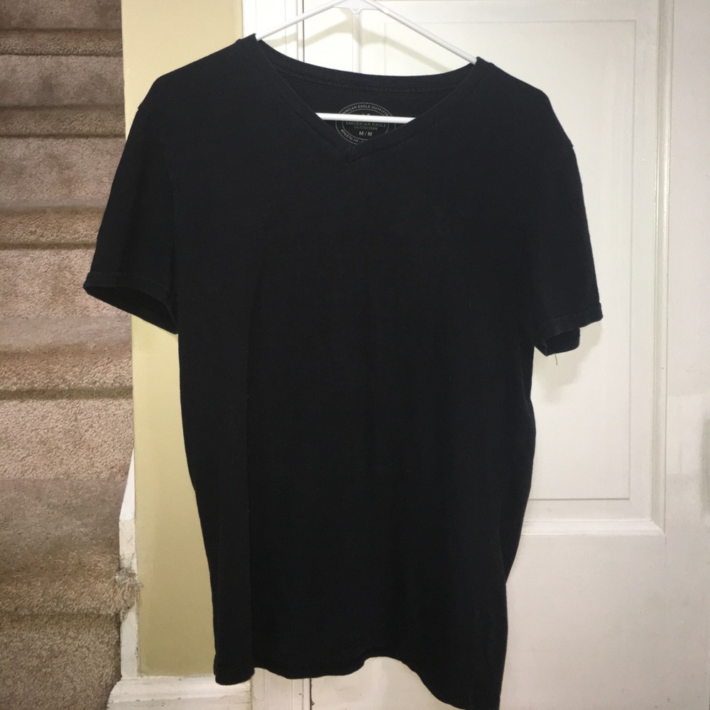 🚨Men's American Eagle Outfitters V-Neck Tee🚨