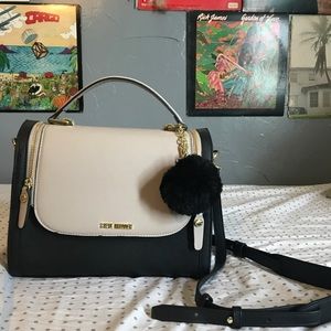 Steve Madden nude and black purse