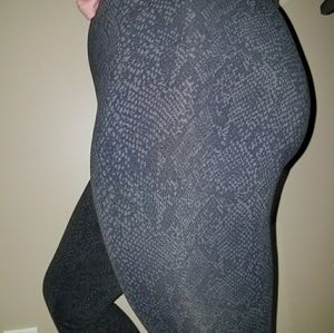 Snake print leggings