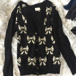 Bow buttoned cardigan
