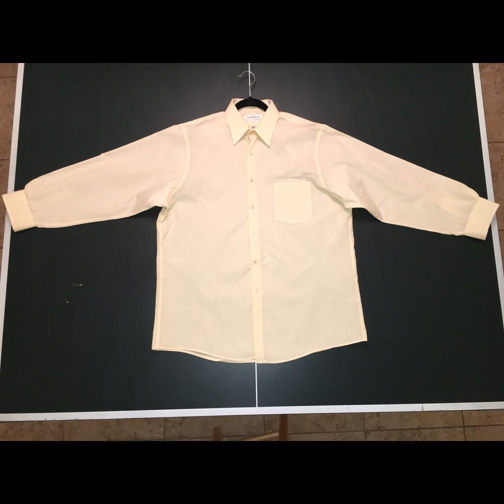 Excellent Condition Van Heusen Button down shirt