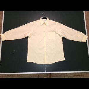 Excellent Condition Van Heusen Button down shirt