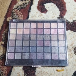 48 different eyeshadow color pallete.