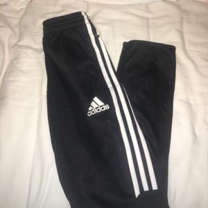Adiddas sweatpants!!🖤