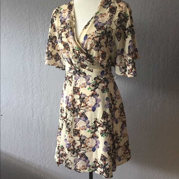 Esley Dresses & Skirts - NWT Esley floral wrap dress boho butterfly sleeves