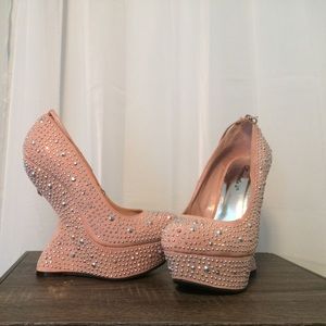 STUDDED LAZER-CUT WEDGES