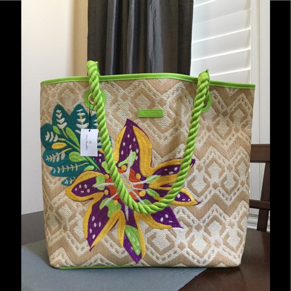 NWT VERA BRADLEY STRAW BEACH TOTE - Picture 3 of 5