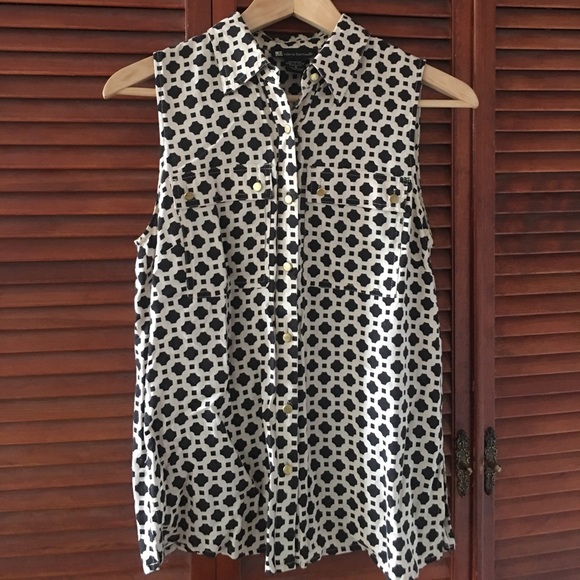 Brass Button Sleeveless Blouse - Picture 2 of 3