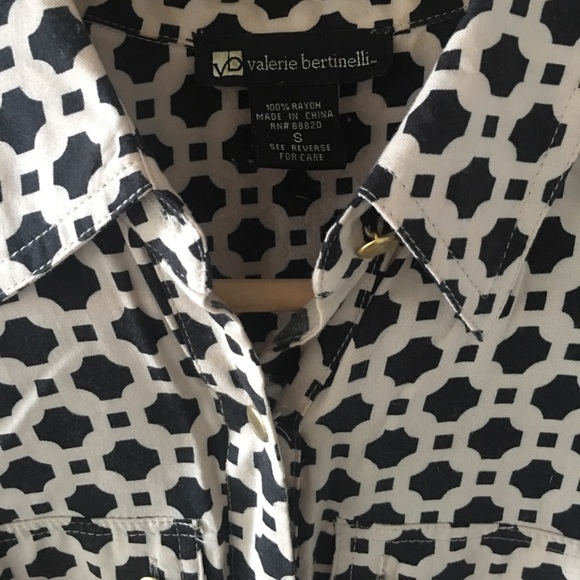 Brass Button Sleeveless Blouse - Picture 3 of 3