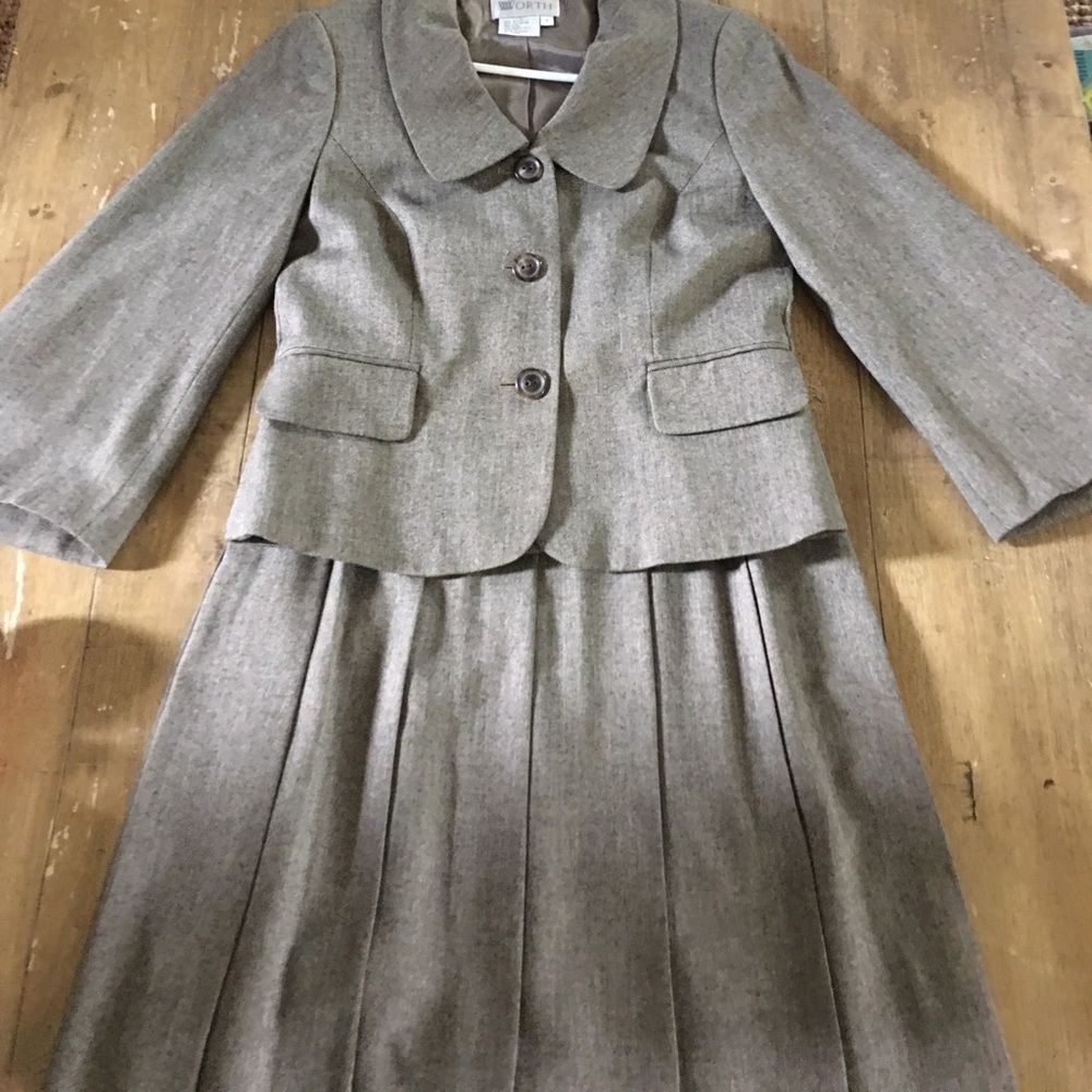 Worth skirt and jacket outfit size 6