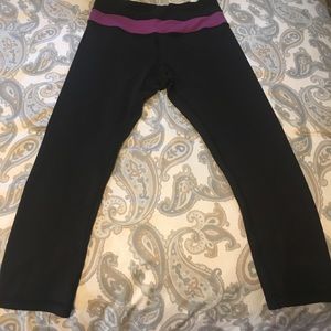 Lululemon crops size 4