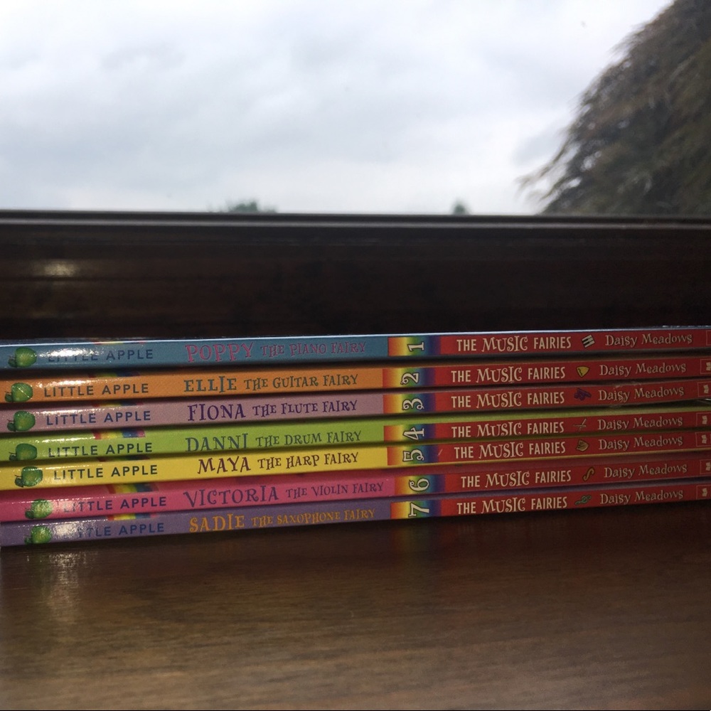 Rainbow magic // the music fairies  COMPLETE SET