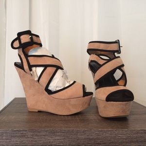 SOFT SUEDE WEDGE SANDAL