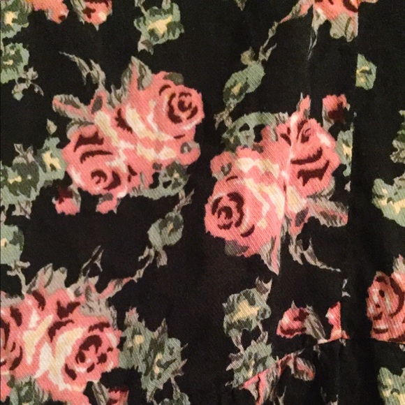 🎉SALE🎉Beautiful black and Floral dress - Picture 3 of 3