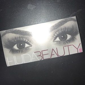 HUDA BEAUTY Scarlett Lashes