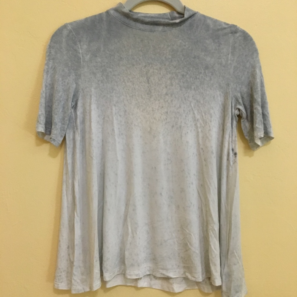 Hi-necked Ombré flowy tee