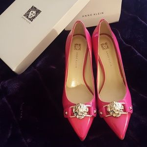 Anne Klein hot pink patent leather pump