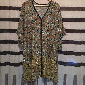 Zara floral print tunic v-neck. Size M