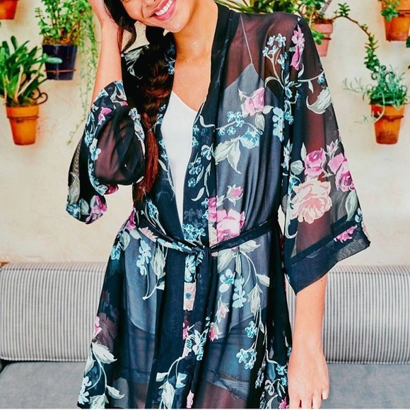 NWOT Helena Quinn Sheer Floral Kimono