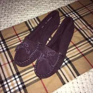 EUC Minnetonka Plum Moccasins