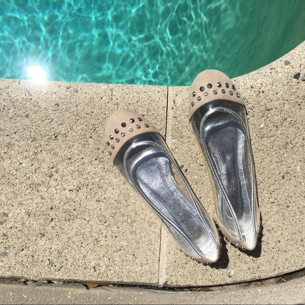 Adorable studded Relent flats!