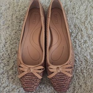 Born ballet flats