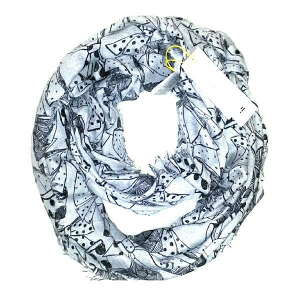 BCBG Beautiful Infiniti Scarf. NWT - Picture 2 of 4