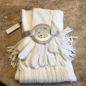 Ny&C scarf and gloves set