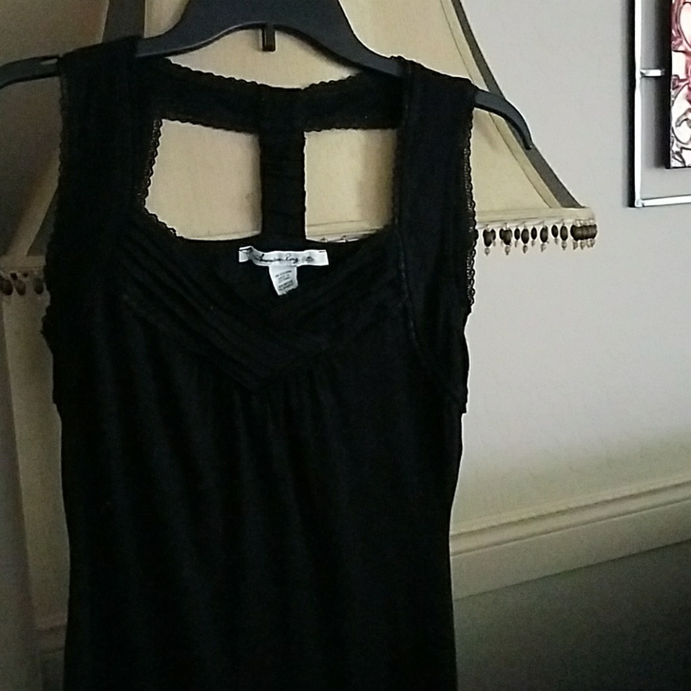 Black racetrack tank
