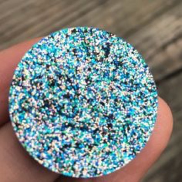 Customized pressed glitter eyeshadow - Picture 2 of 2