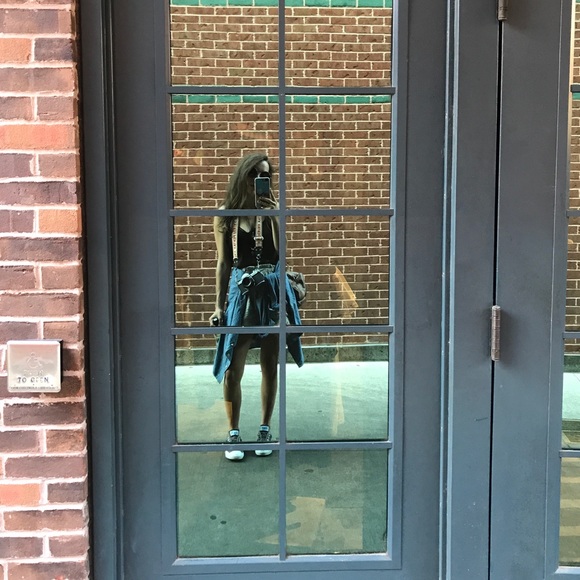 Meet your Posher, Natalie - Picture 2 of 3