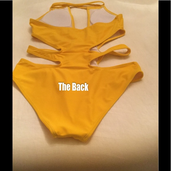 Pool Side Pretty! - Picture 5 of 6