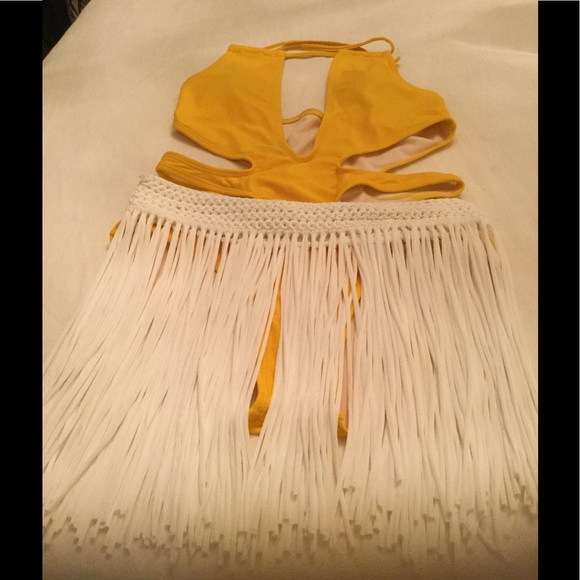 Pool Side Pretty! - Picture 6 of 6