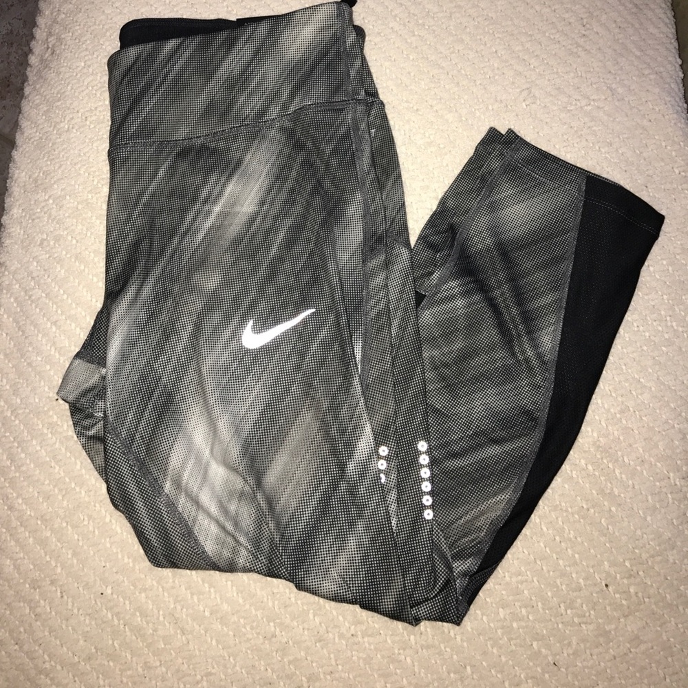 NWT Nike Crop Leggings
