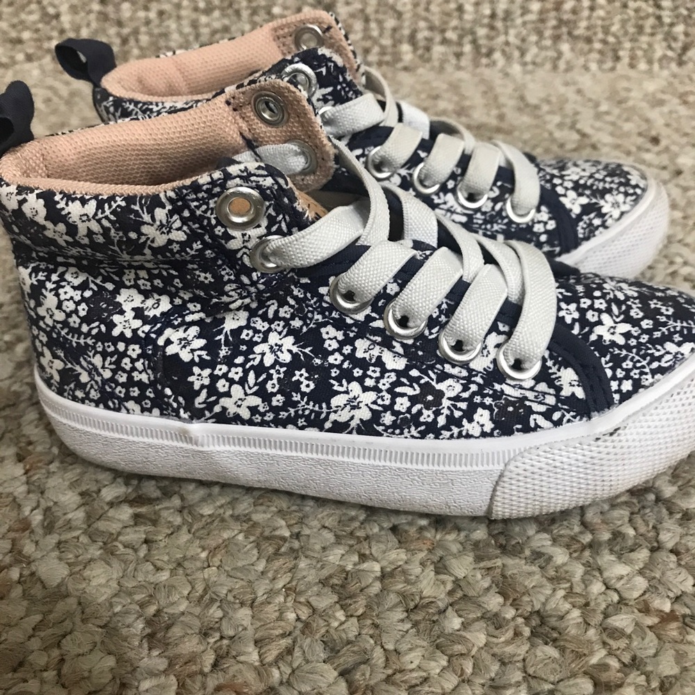 H & M sneakers