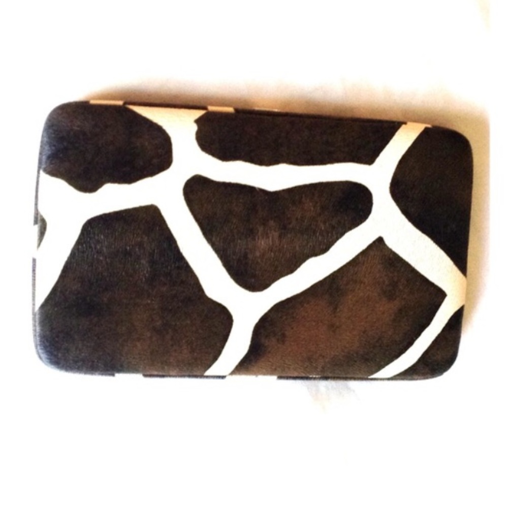 🔥GIRAFFE EMBOSSED PRINT WALLET🔥NWT🔥