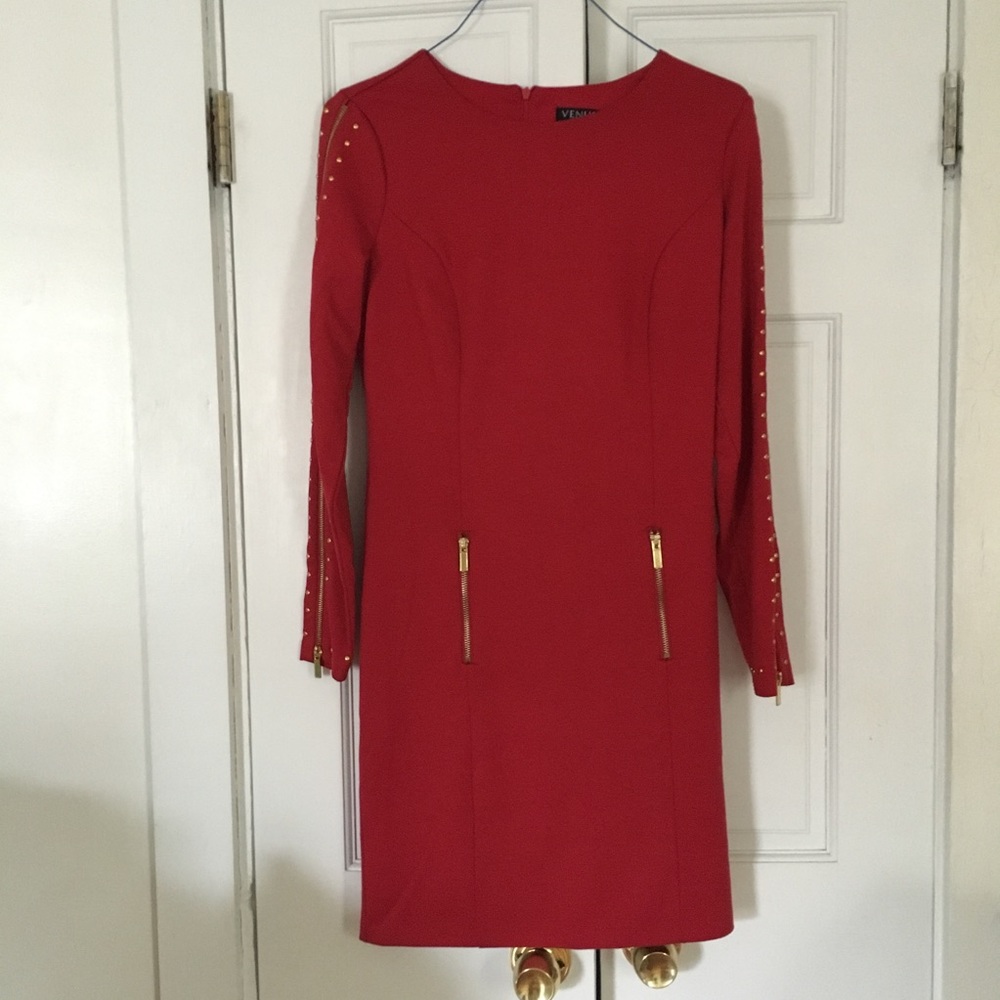 VENUS Long-Sleeve Dress