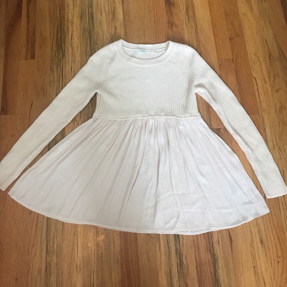 Super cute trendy sweater!