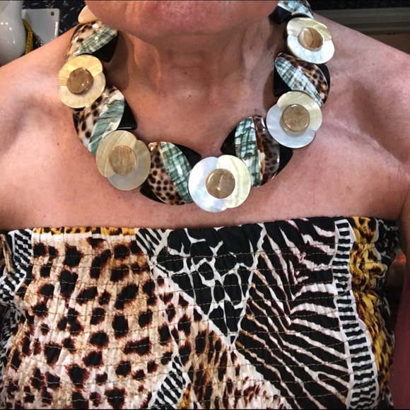 Breathtaking shell necklace - Picture 5 of 5