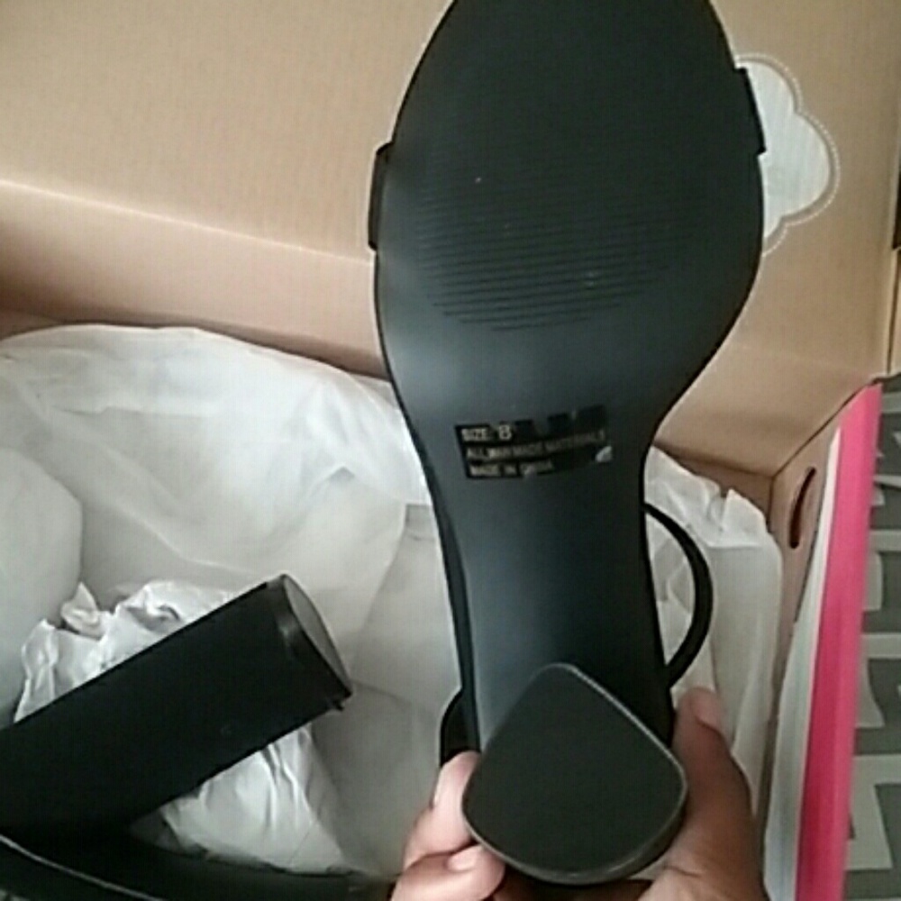 Heels - Picture 2 of 3