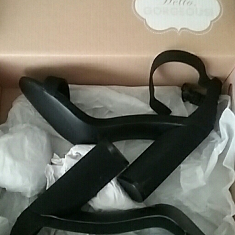 Heels - Picture 3 of 3