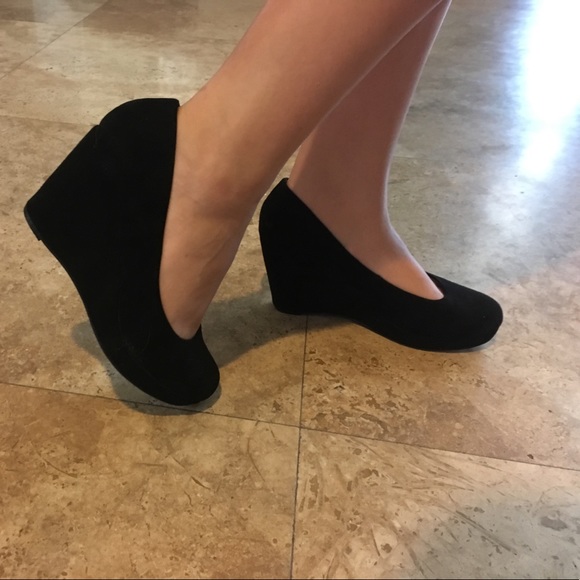 2 inch black faux-suede heels - Picture 4 of 4