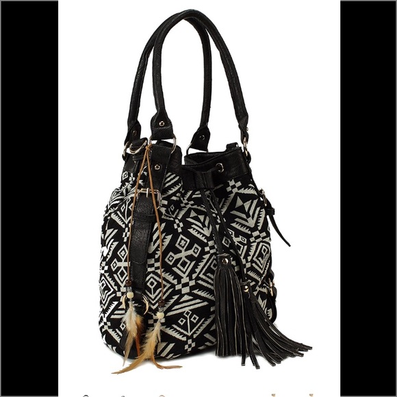 ‼️Last one SALE‼️Black and White Boho Tassel Bag - Picture 2 of 7