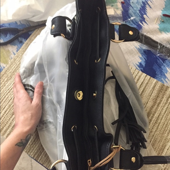 ‼️Last one SALE‼️Black and White Boho Tassel Bag - Picture 3 of 7