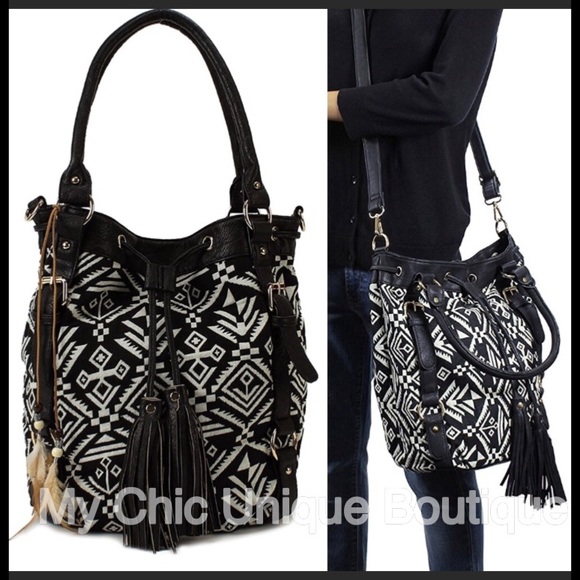 Handbags - ‼️Last one SALE‼️Black and White Boho Tassel Bag