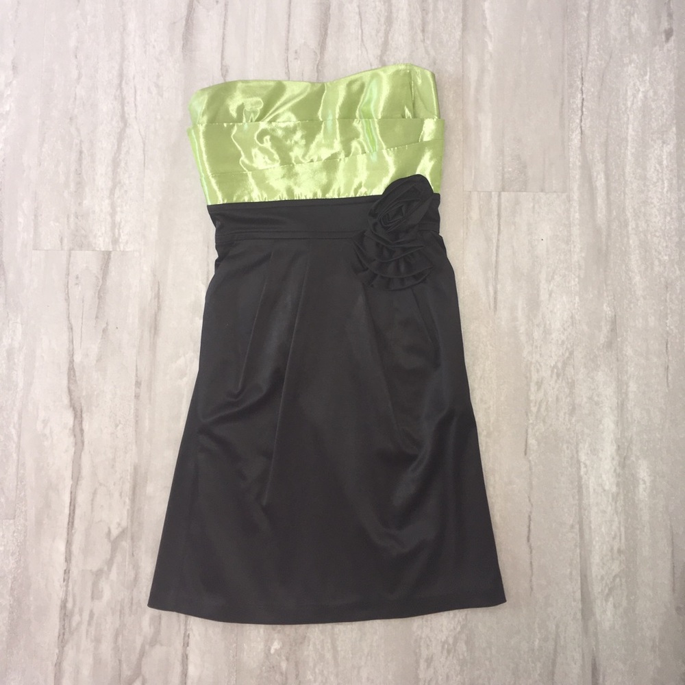 Strapless dress.