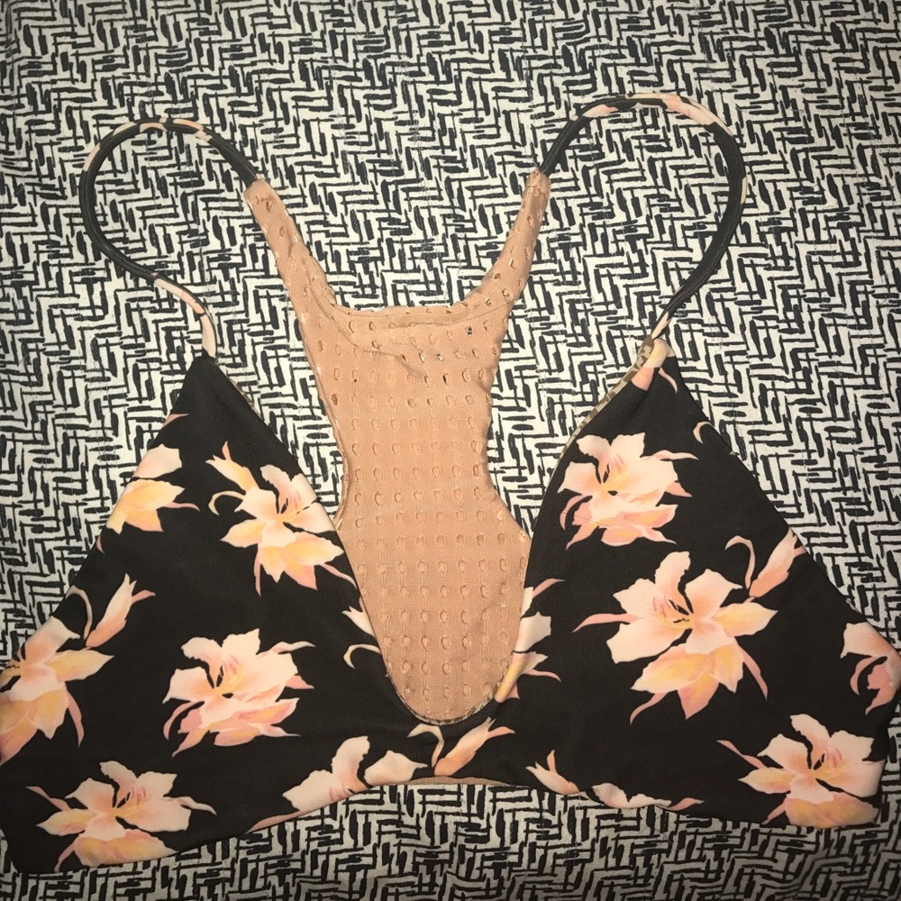 Acacia jaws top with mesh in the back