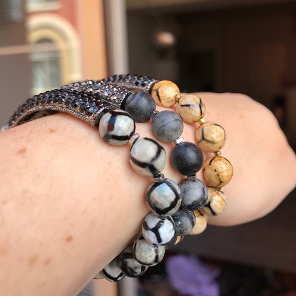 Bar Beaded Bracelet - Picture 2 of 8